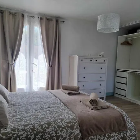 Holiday home Jenfyz Gite Avec Jacuzzi A La Campagne *
